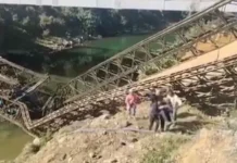 Bridge collapses while awaiting demolition