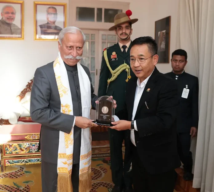 Guv commends Sikkim CM on state's cleanliness