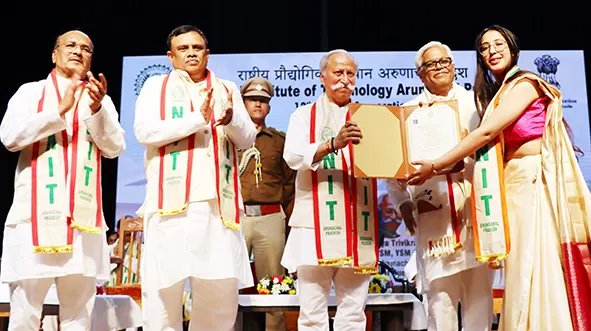 Governor exhorts graduates to imbibe ethical values, nurture leadership mindset