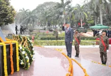 Guv interacts with fmr corps commanders