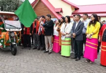 Tasing flags off Gram Bandhu Project, e-rickshaws for SHGs