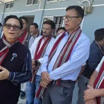 Min inaugurates weavers’ crafts centre